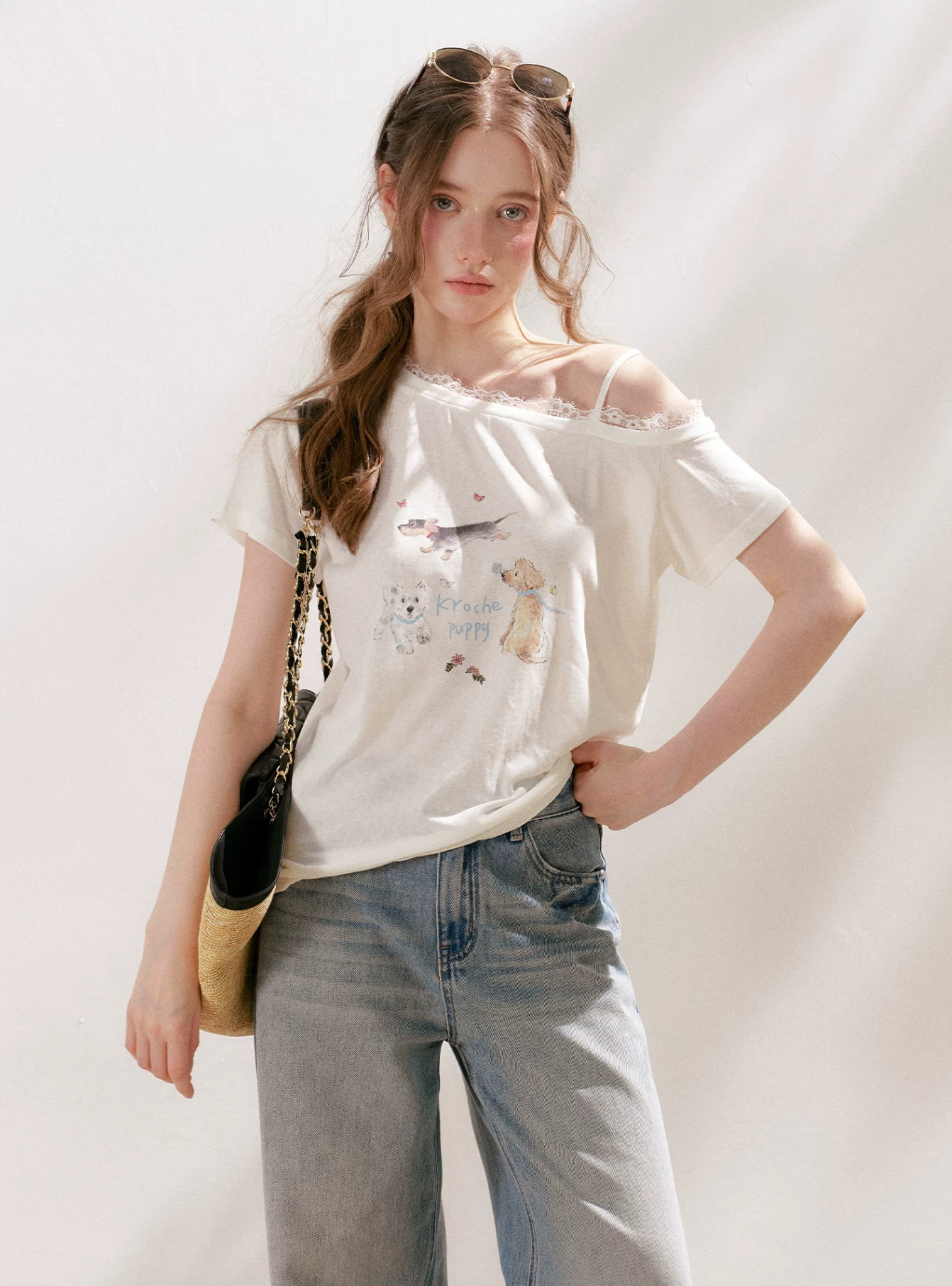 KROCHE Loose, off-the-shoulder short-sleeved T-shirt, puppy print, Lyocell material, French lace trim.