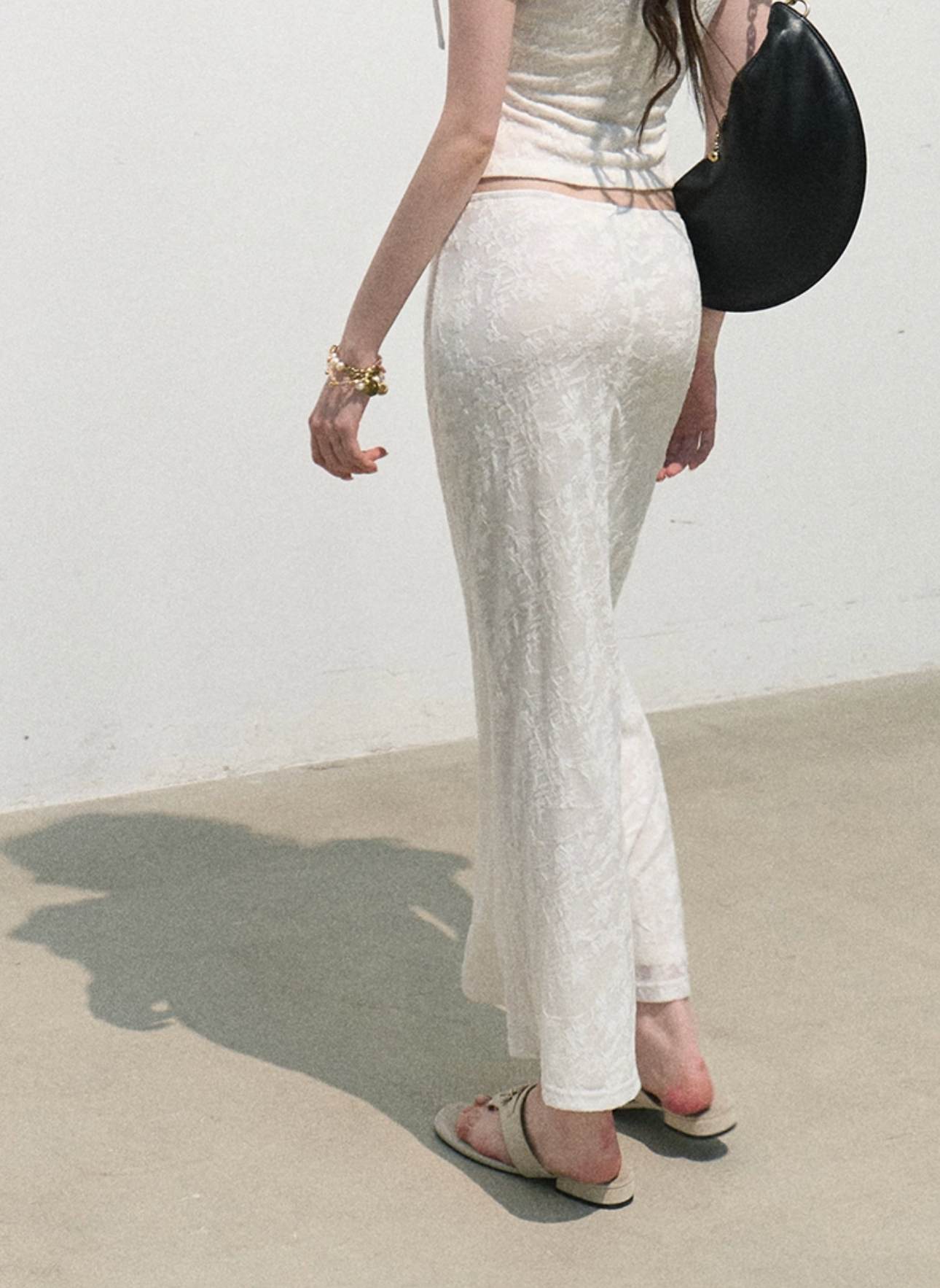 OAKMOO "Spring Breeze" two-piece suit includes short-sleeved T-shirt and skirt, woven jacquard material, tight fit.