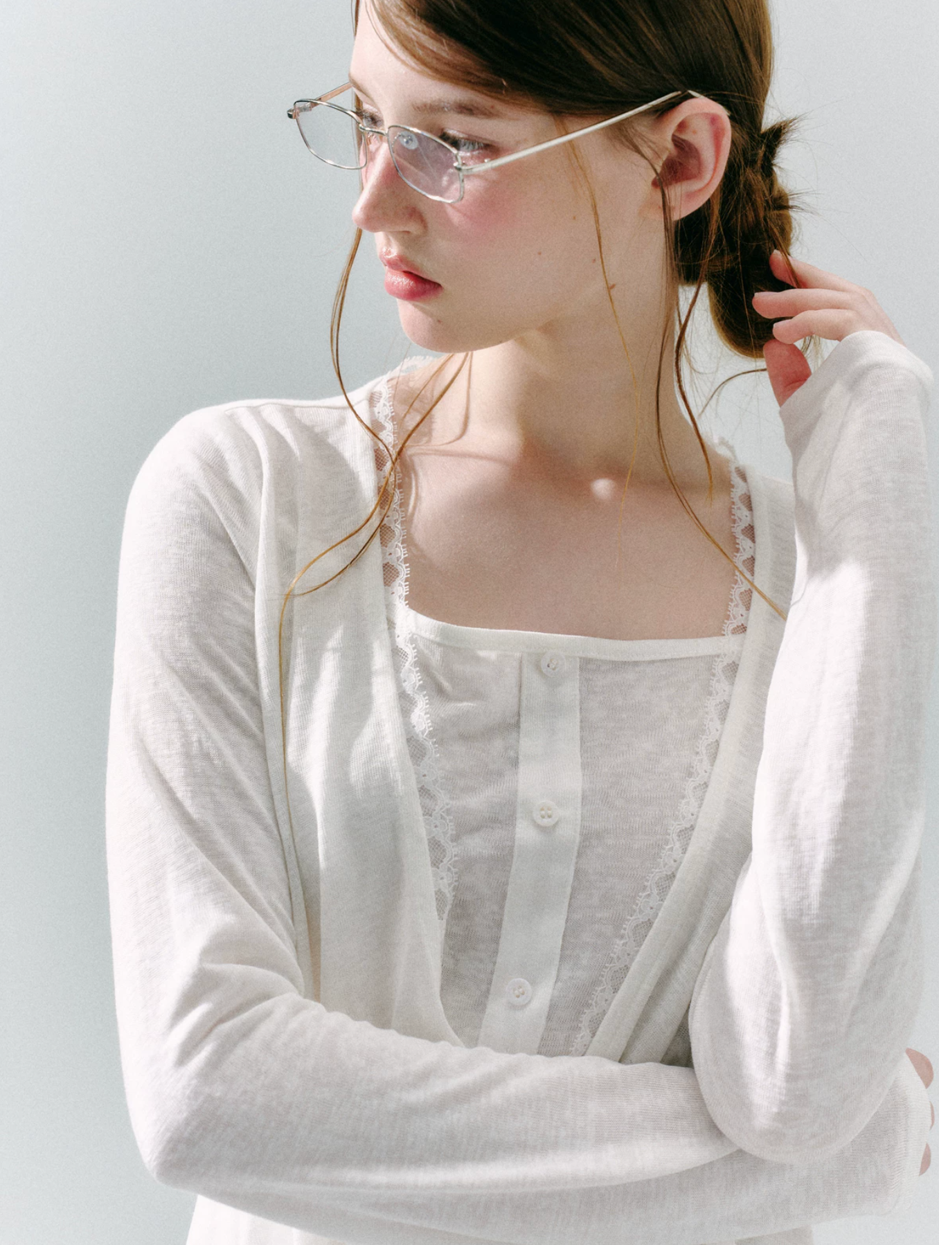 LOSTFOREST Sexy t-shirt with 70% Lyocell material, pleated lace collar, light and breathable, suitable for spring/hours