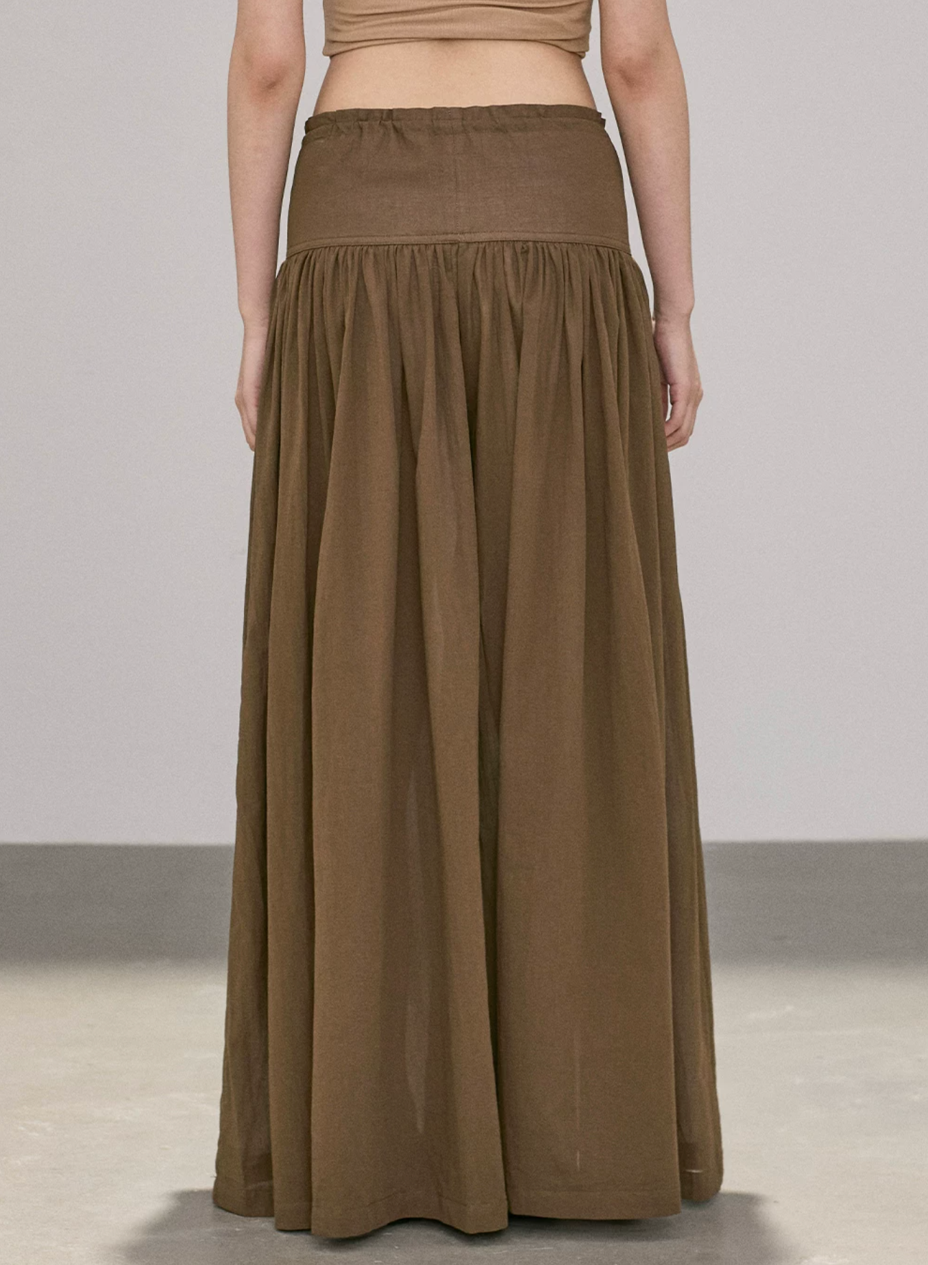 OIOI ESSE 100% cotton high-waisted trousers for women, loose and comfortable style, suitable for summer wear.