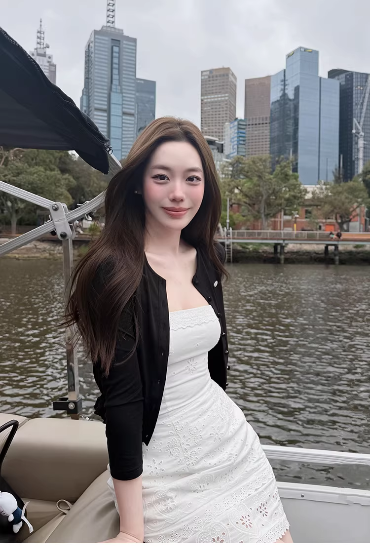 LaluneDuCiel Women's Versatile Stretch Long-Sleeve Cardigan, made of soft Lyocell fabric, with a bright cloud pattern.