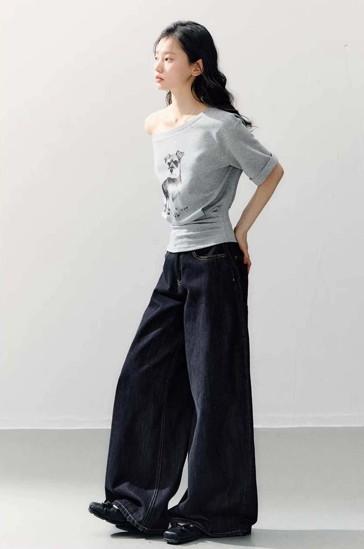 ANNATTO Lazy gray puppy print off-the-shoulder t-shirt + loose, wide-leg jeans