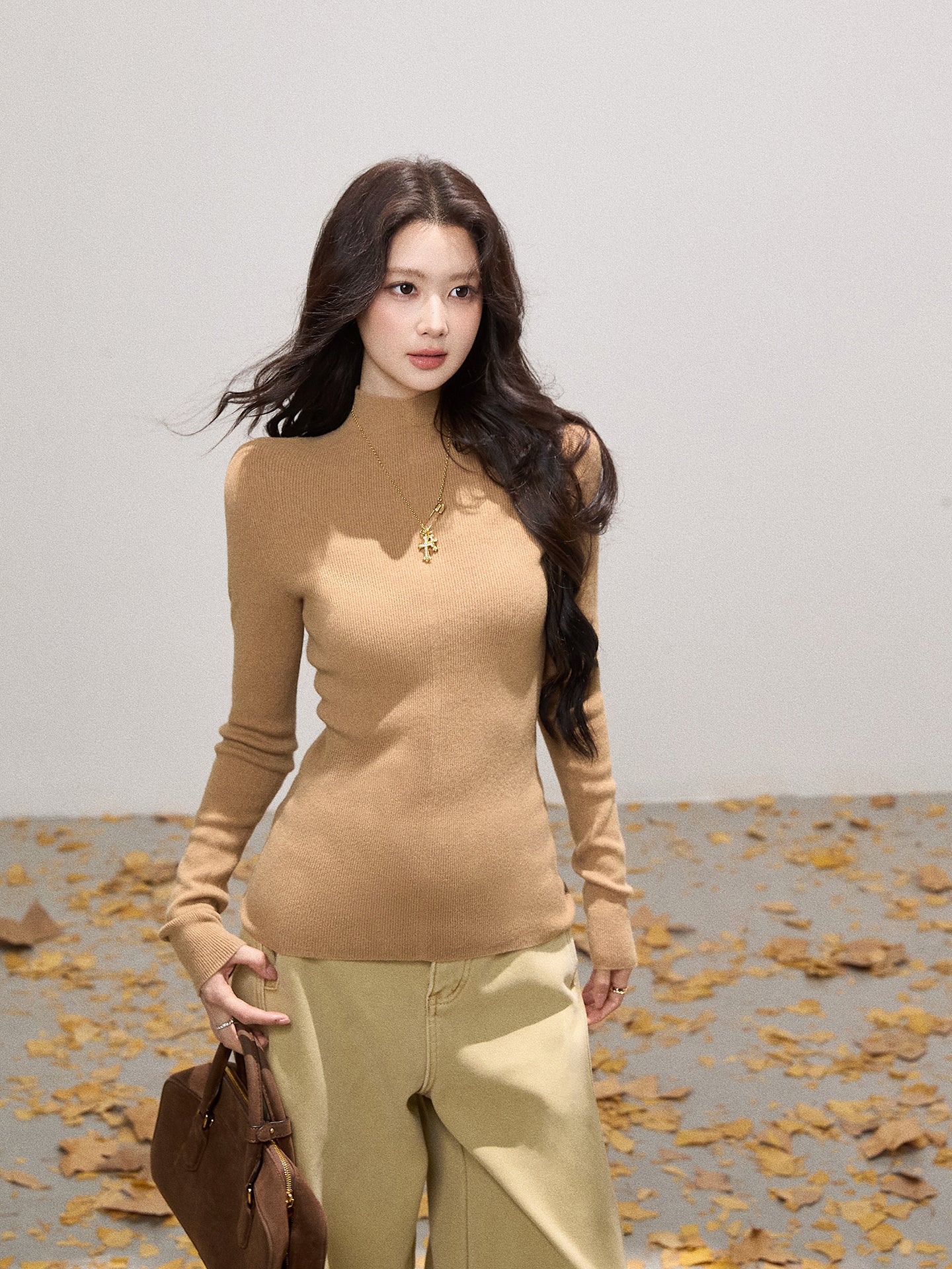 THEROUS Skin-colored knitted sweater, high neck, slim fit, a simple winter lining in Korean style.