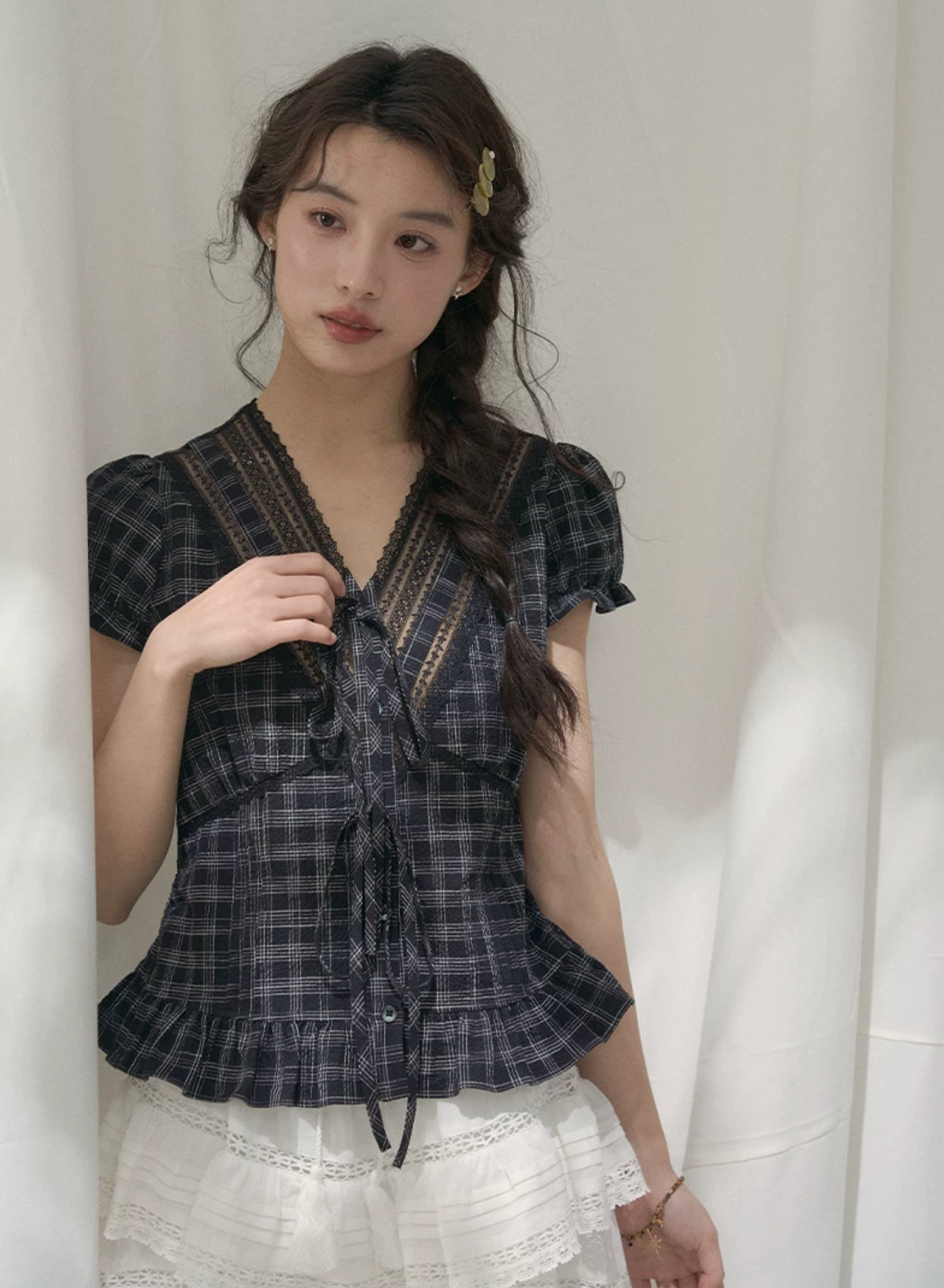 LOLOL "Summer Film Poem" puff sleeve t-shirt for women, short sleeves, slim waist, V-neck, lace design.