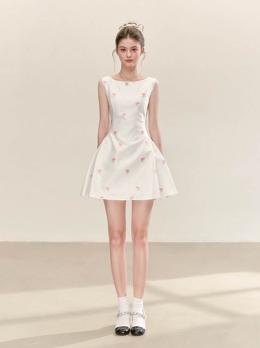 QDQD Sweet and cute floral print vest dress, new summer style, elegant sleeveless white dress shows the waist