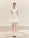 QDQD Sweet and cute floral print vest dress, new summer style, elegant sleeveless white dress shows the waist