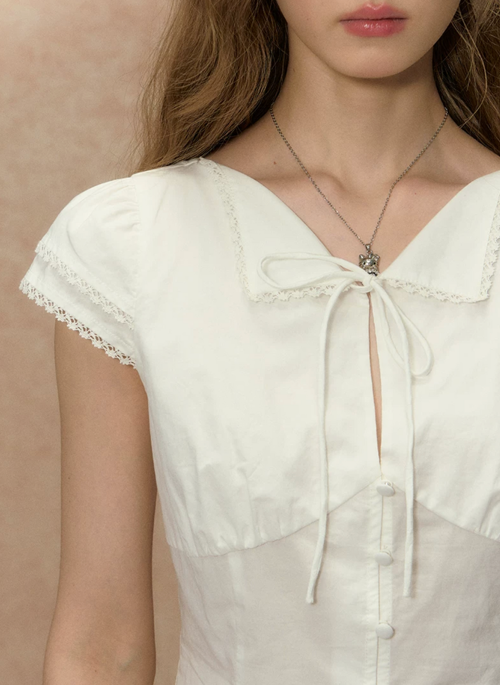 LOLOL White short-sleeved T-shirt "Paper Wind Chimes" for petite women, tight, comfortable design, lace trim