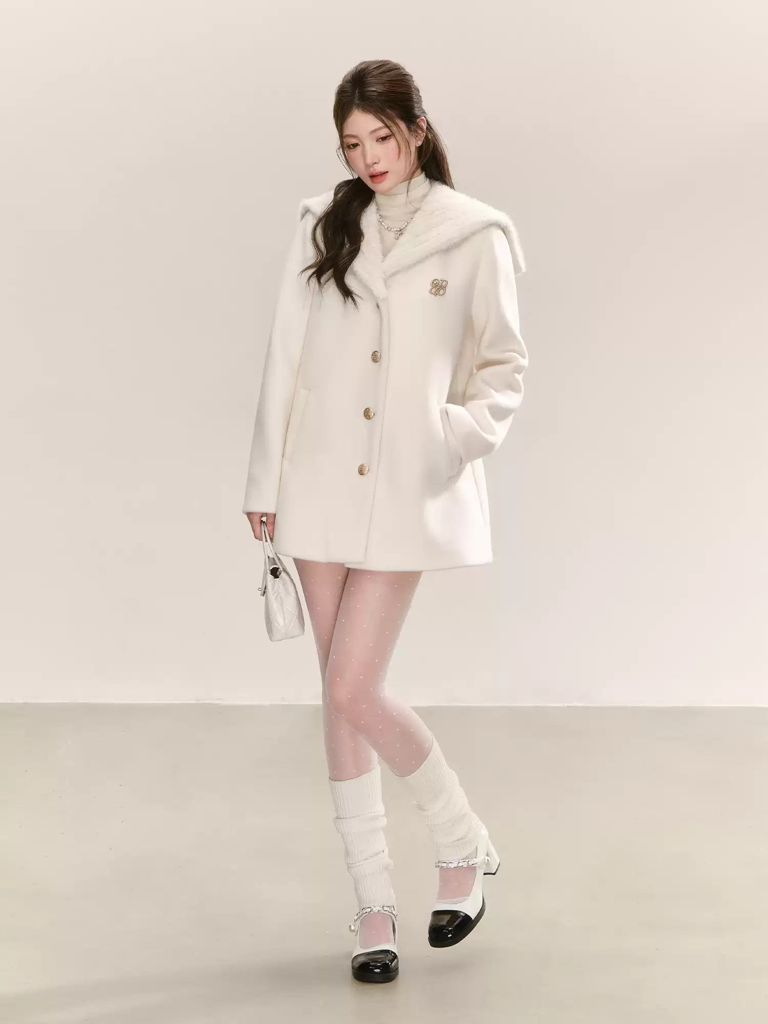QDQD Mid-length A-line wool coat, sailor collar, padded lining and belted waist, perfect for fall and winter.