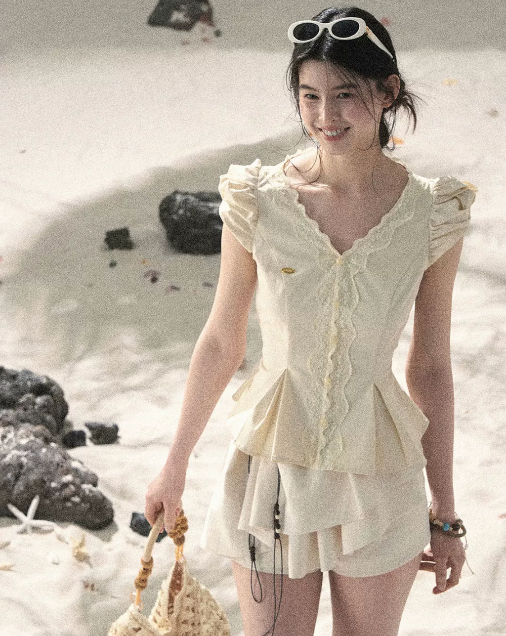 AOMALM "Untouchable White" French lace V-neck white shirt for women, short puff sleeves, suitable for summer