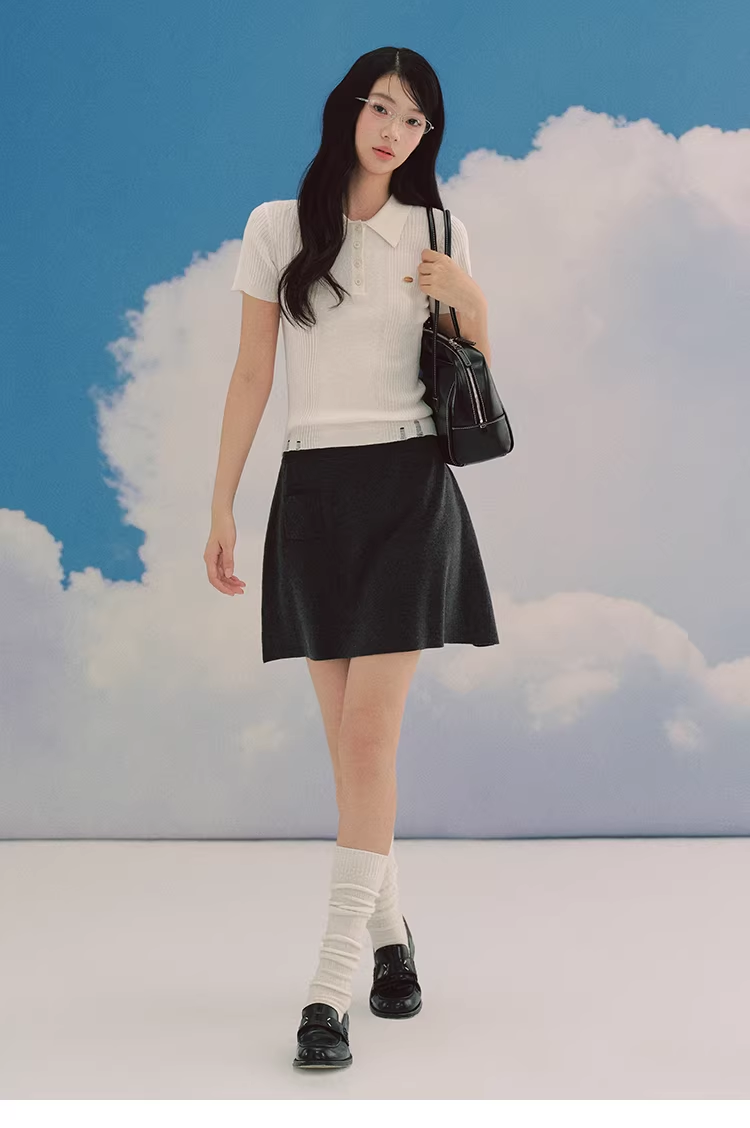 LaluneDuCiel Feminine, long-lasting, light and gentle polo neck short-sleeve sweater.