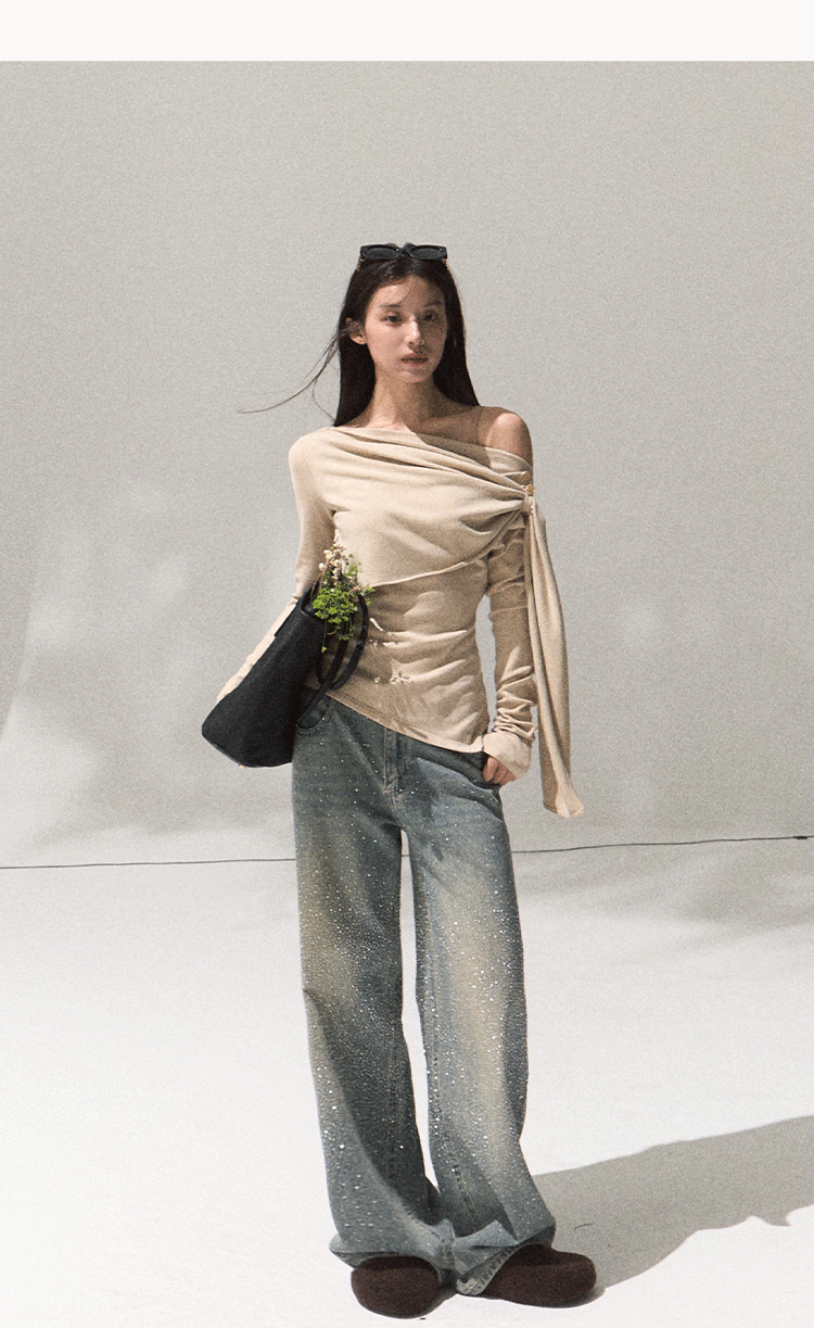 OAKMOO Women's "Ancient Shrine" patterned round neck long sleeve knit sweater with inside waist button closure