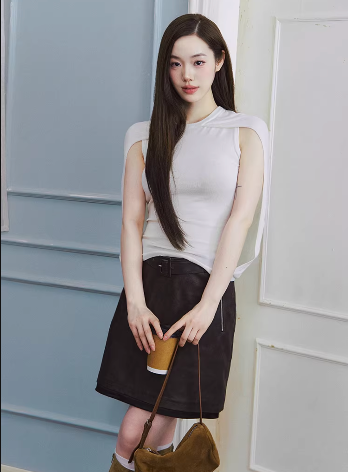 LaluneDuCiel Knitted sleeveless jacket with minimalist design, flexible artistic patterns from Lyocell material