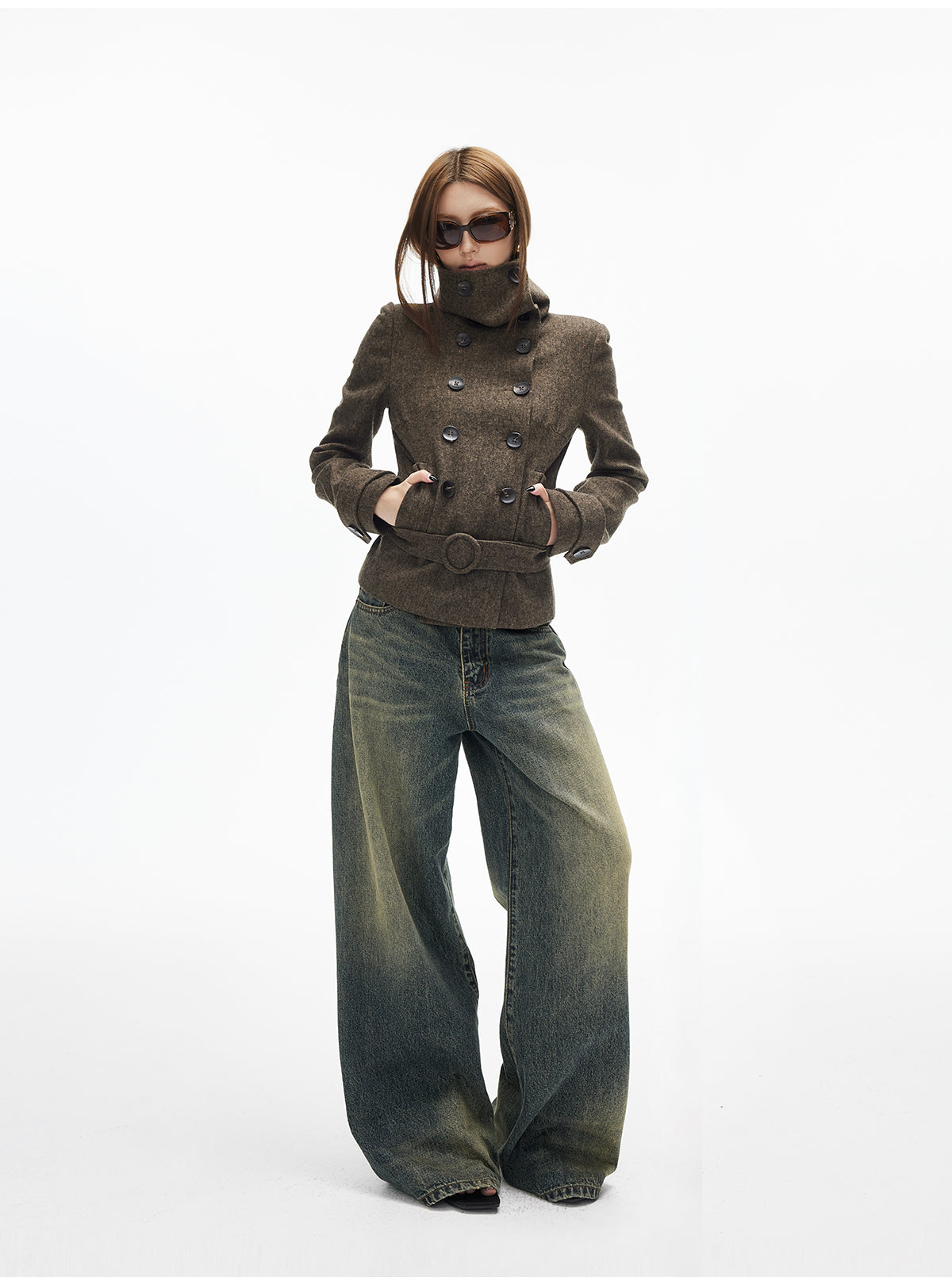 Soft and clingy wool coat, large lapels, double-breasted, low back, short and slightly loose fit iamxiaa