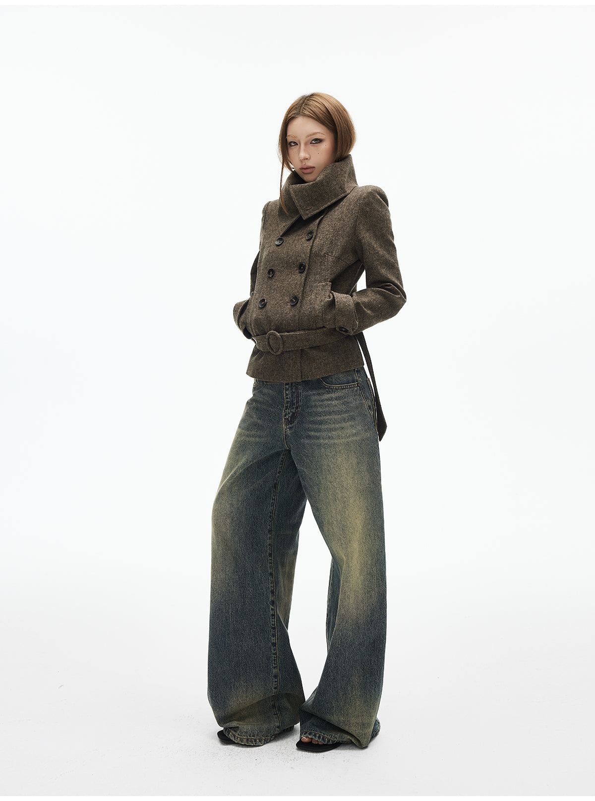 Soft and clingy wool coat, large lapels, double-breasted, low back, short and slightly loose fit iamxiaa