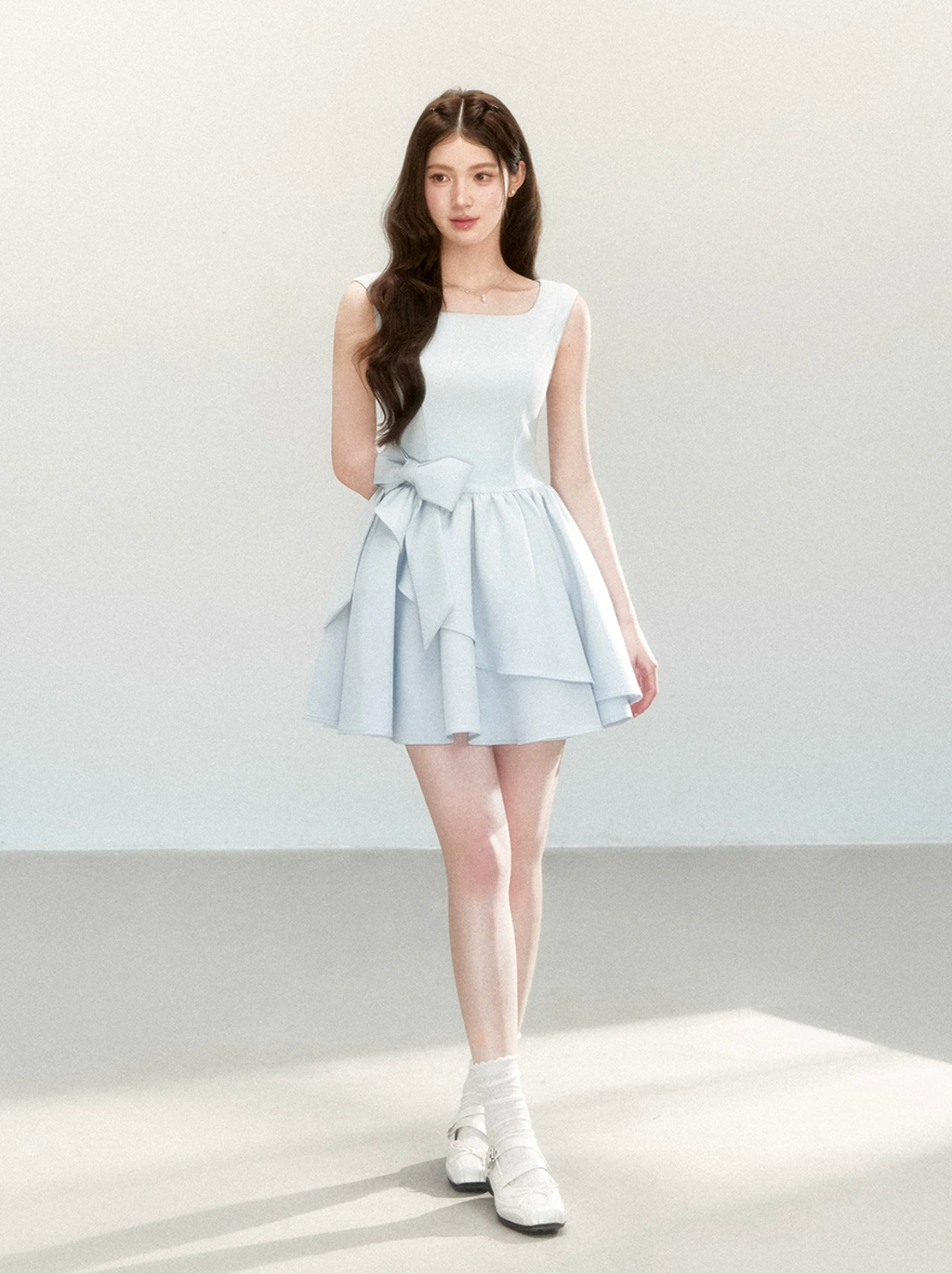 QDQD Sweet and feminine summer dress with bow design, slim waist and princess camisole style.