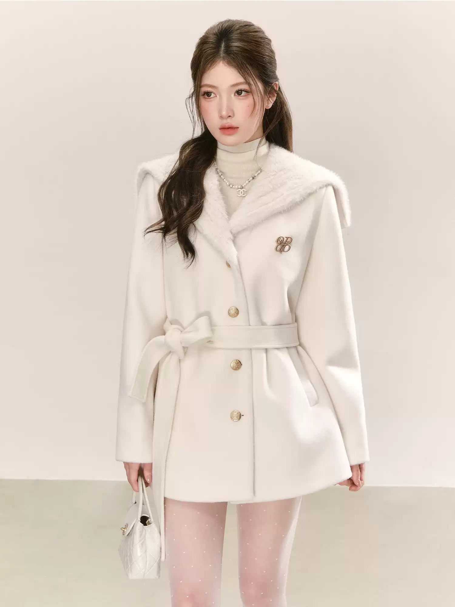 QDQD Mid-length A-line wool coat, sailor collar, padded lining and belted waist, perfect for fall and winter.