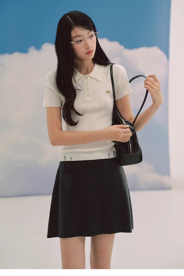 LaluneDuCiel Feminine, long-lasting, light and gentle polo neck short-sleeve sweater.