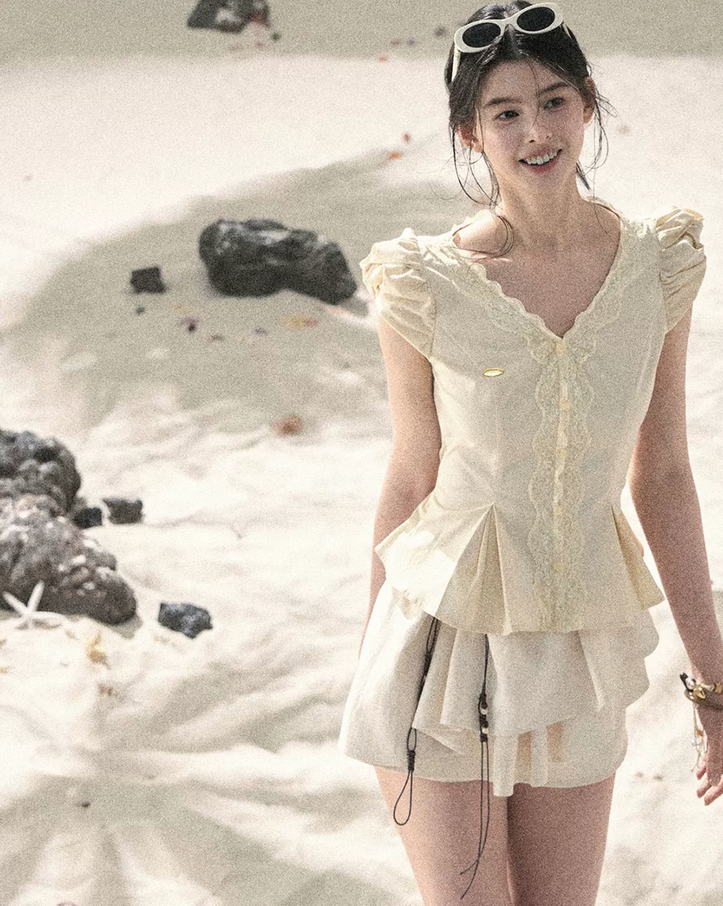 AOMALM "Untouchable White" French lace V-neck white shirt for women, short puff sleeves, suitable for summer