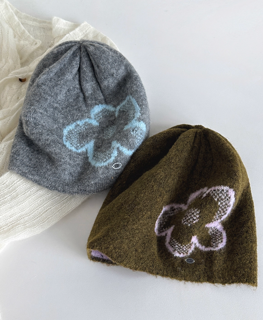 FEITIY Feytiy blue floral pattern soft and flattering beanie for women, new autumn and winter style, warm and ear protection beanie