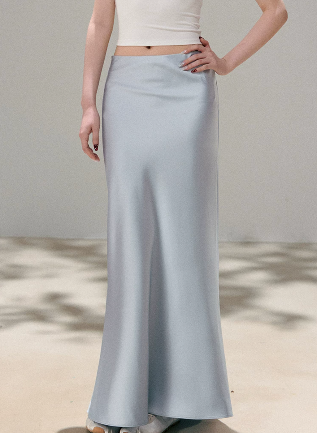 OIOI ESSE Women's figure-flattering satin mermaid skirt, perfect for spring and summer, elegant