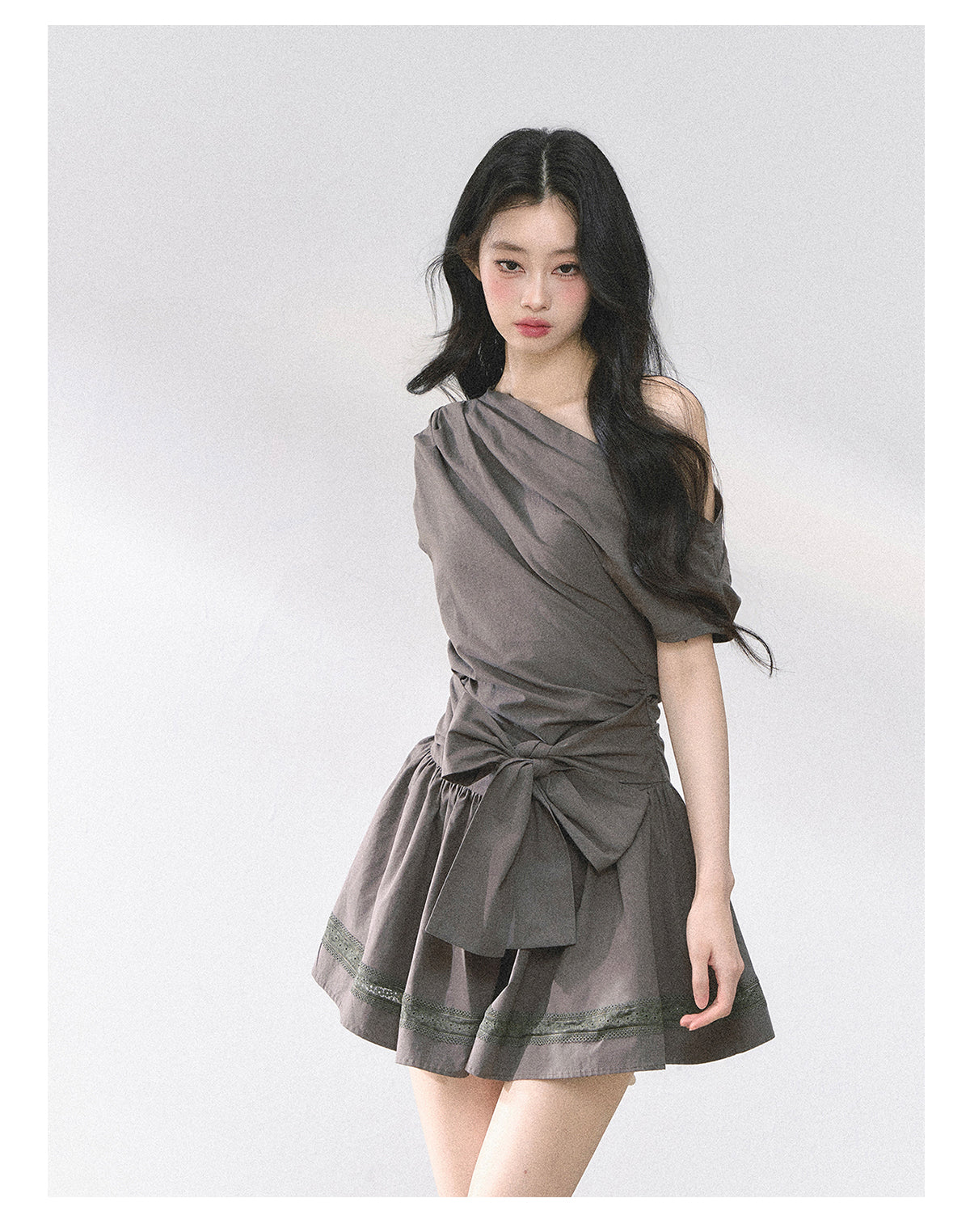 High-end French style off-the-shoulder dress for women in summer, short, fluffy, waist-hugging dress Shaoyeyan