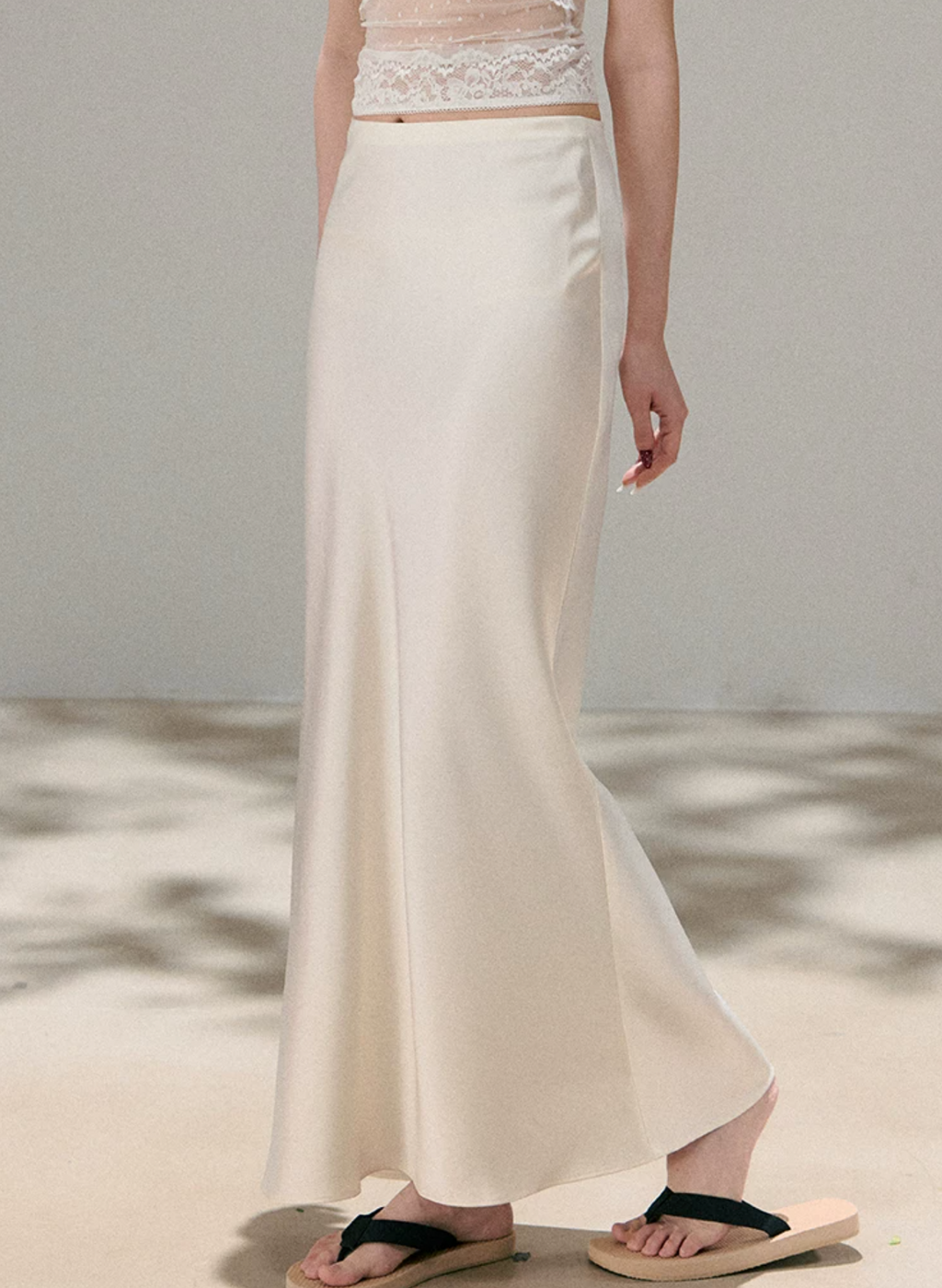 OIOI ESSE Women's figure-flattering satin mermaid skirt, perfect for spring and summer, elegant
