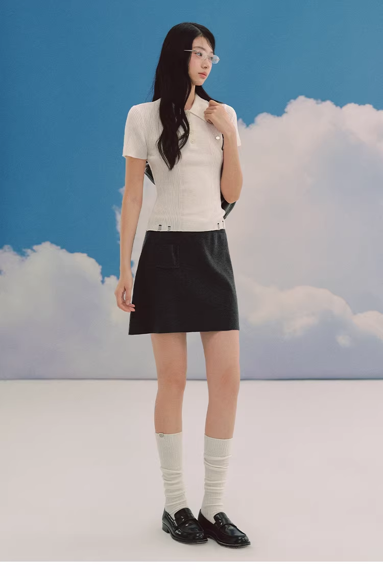 LaluneDuCiel Feminine, long-lasting, light and gentle polo neck short-sleeve sweater.