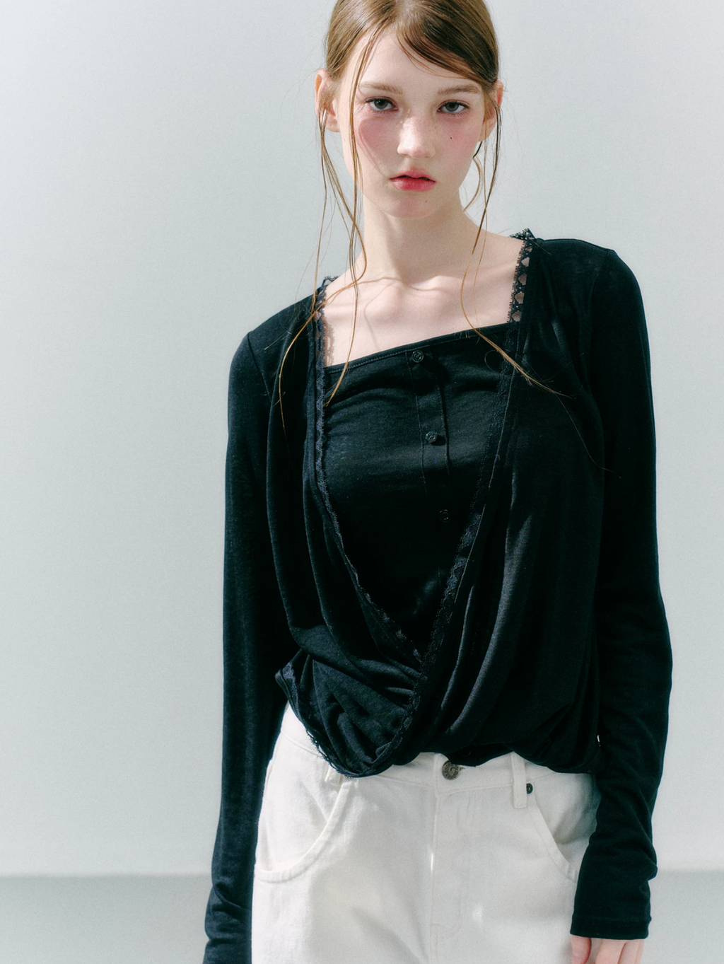 LOSTFOREST Sexy t-shirt with 70% Lyocell material, pleated lace collar, light and breathable, suitable for spring/hours