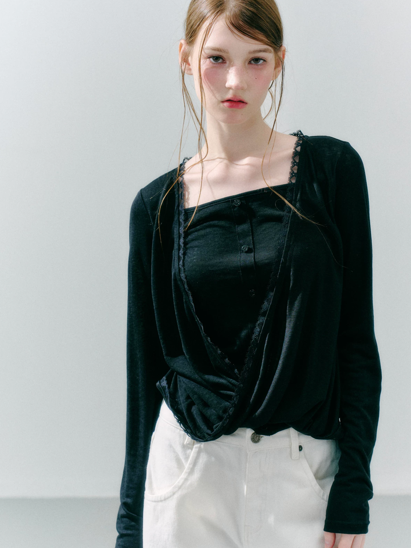 LOSTFOREST Sexy t-shirt with 70% Lyocell material, pleated lace collar, light and breathable, suitable for spring/hours