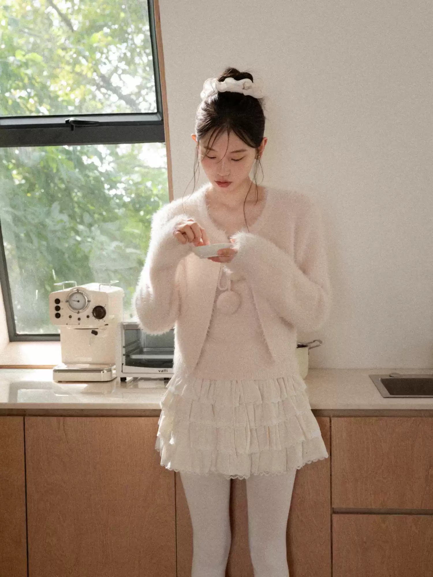 CANTONSTORY New winter style sweet apricot high-waisted midi dress for women, tight-fitting A-line dress, short skirt