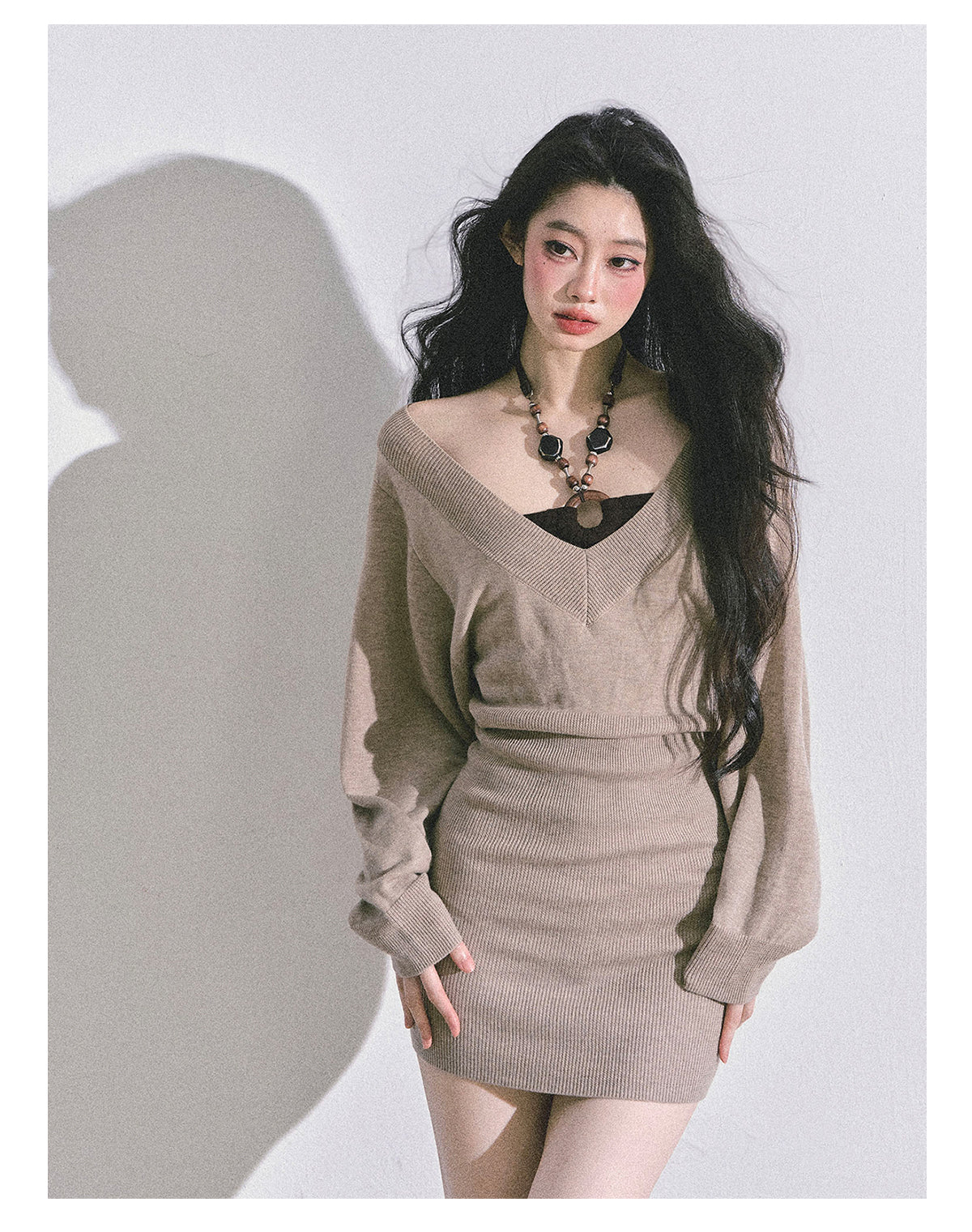SHAOYEYAN Women's "Jin Zhi Tian Ni" French style long-sleeved knit dress, autumn tight-fitting wool dress, short skirt.