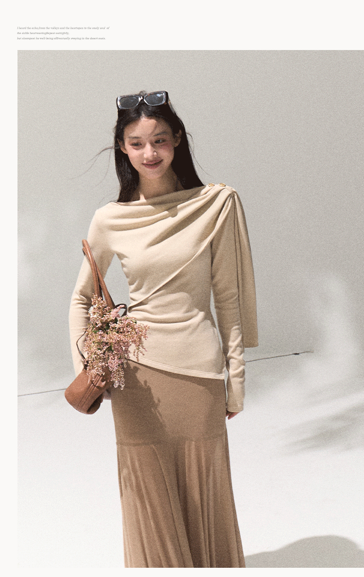 OAKMOO Women's "Ancient Shrine" patterned round neck long sleeve knit sweater with inside waist button closure