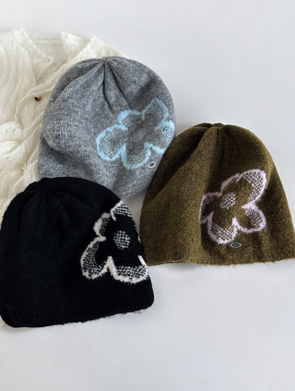 FEITIY Feytiy blue floral pattern soft and flattering beanie for women, new autumn and winter style, warm and ear protection beanie