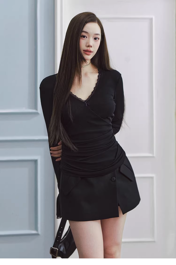 LaluneDuCiel Light, soft, flared long-sleeved T-shirt, V-neck, light chiffon material, for women, perfect for spring.