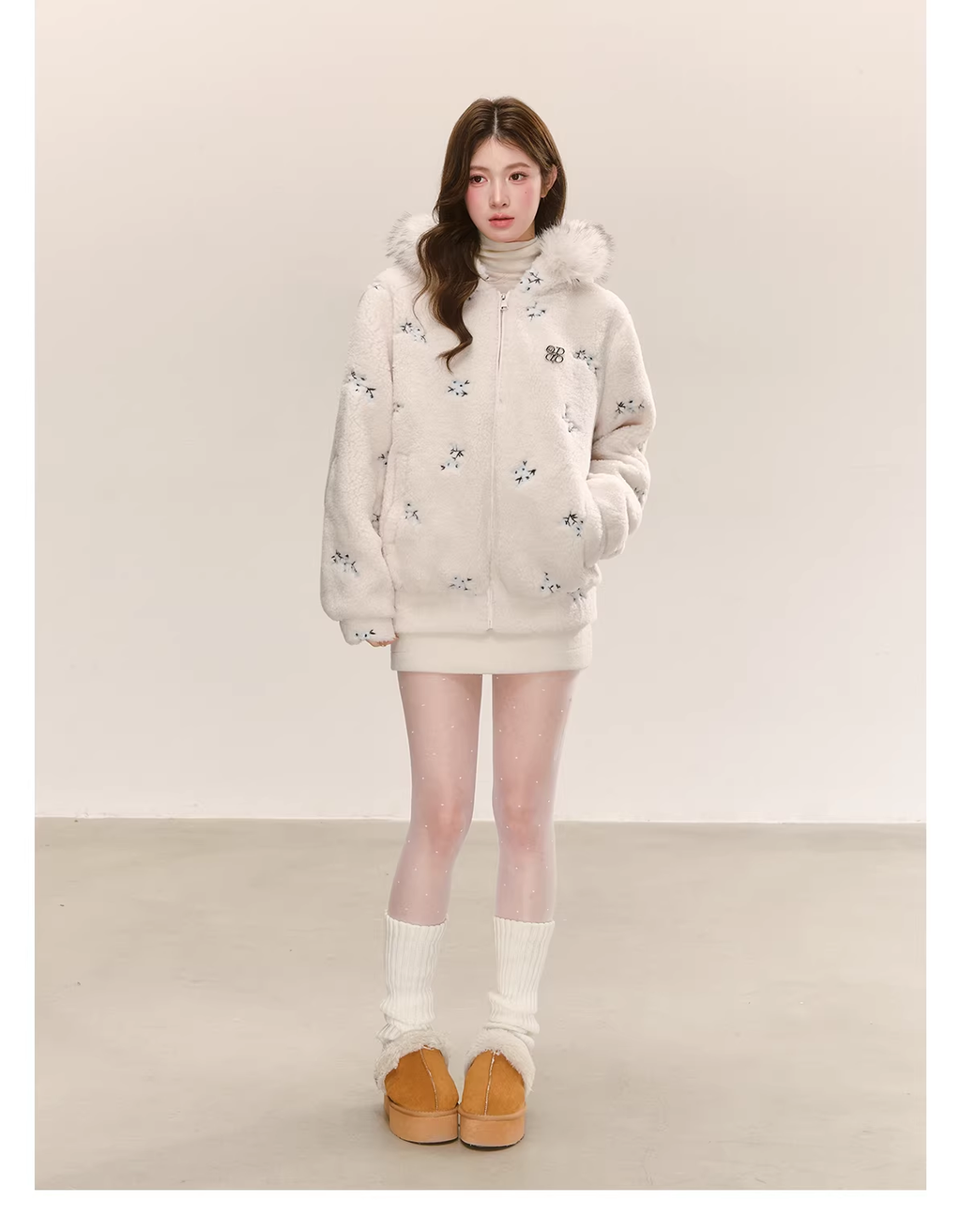 QDQD Cute and warm embroidered velvet jacket with fur collar, hood, thick cotton lining and good warmth.