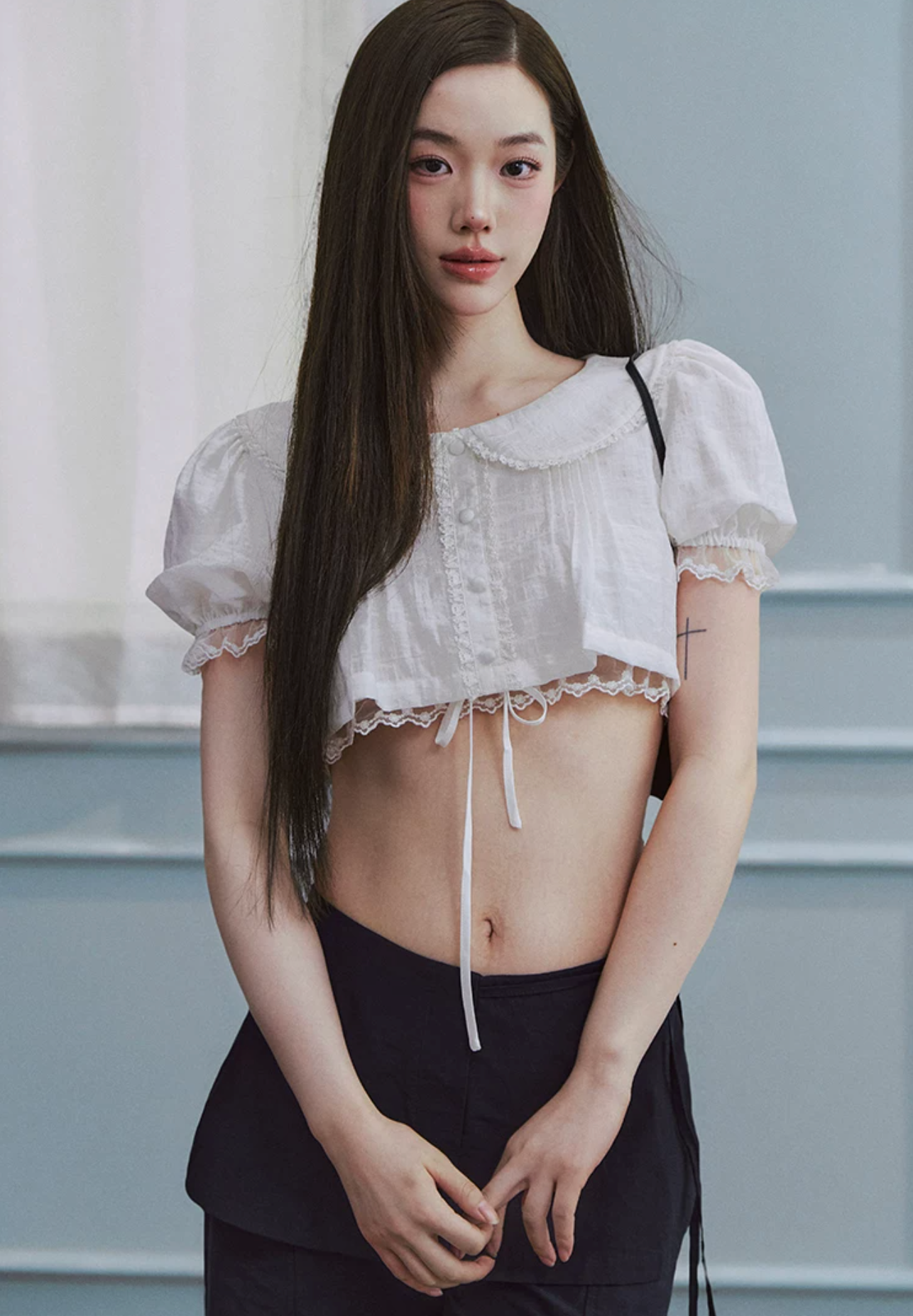 LaluneDuCiel Dynamic and stylish Peter Pan collar lace-up short/shirt for women