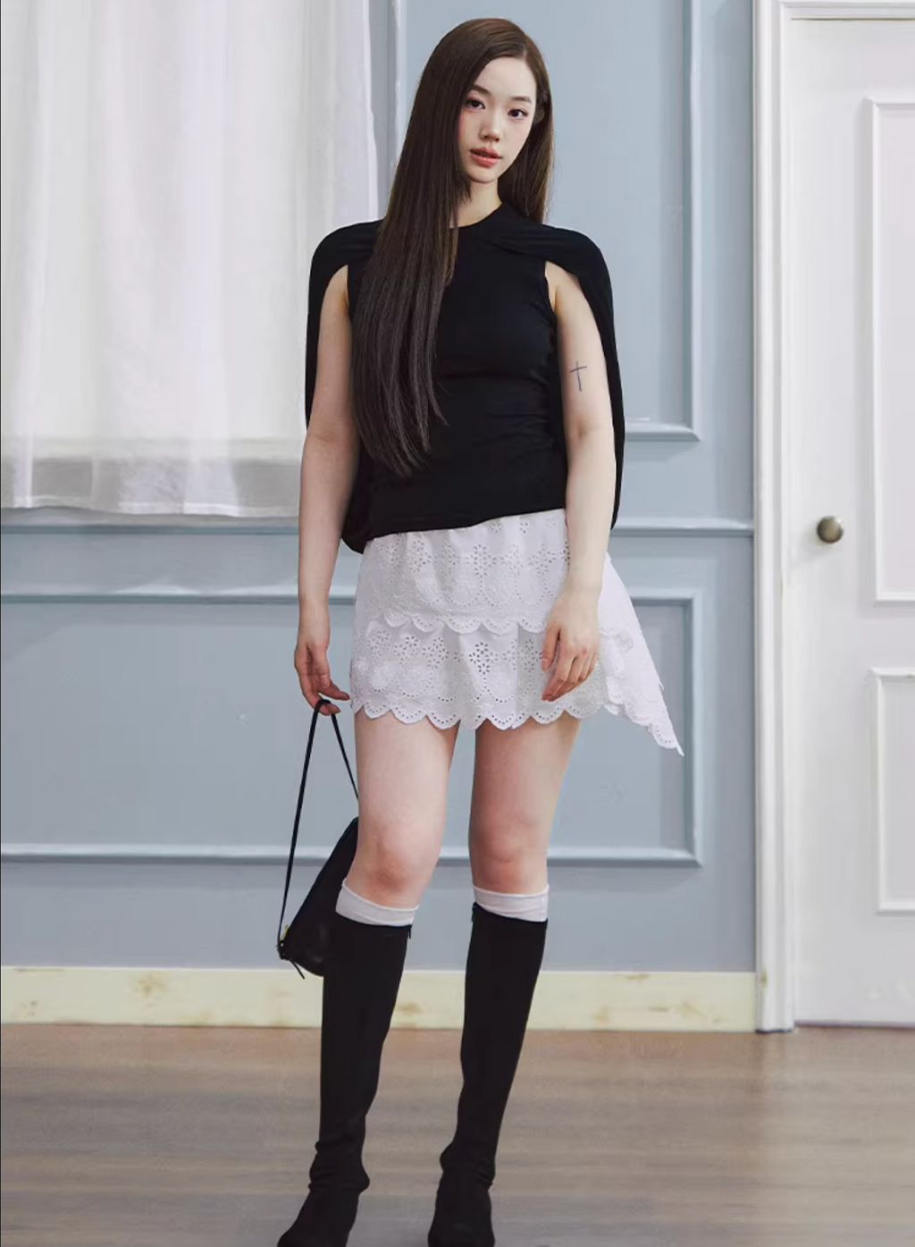 LaluneDuCiel Knitted sleeveless jacket with minimalist design, flexible artistic patterns from Lyocell material