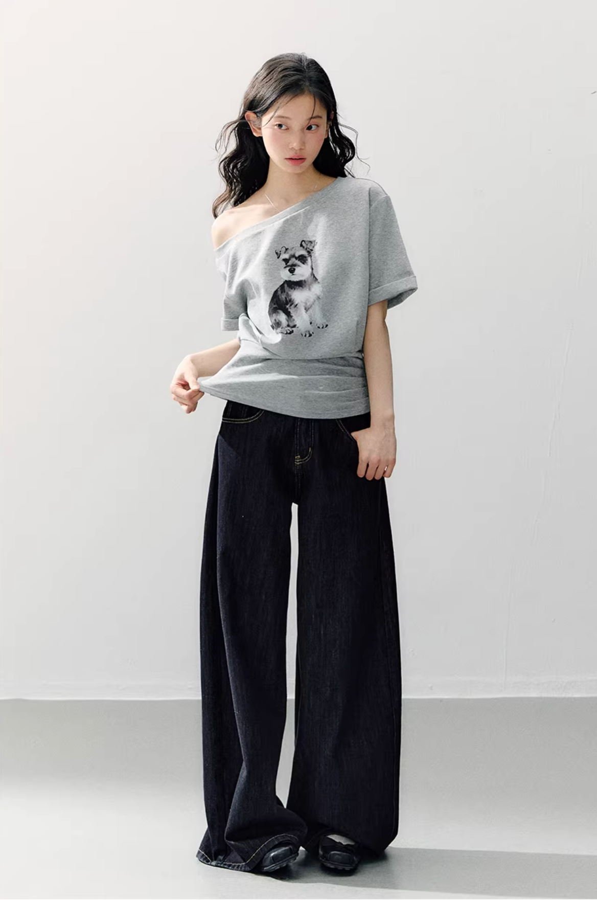 ANNATTO Lazy gray puppy print off-the-shoulder t-shirt + loose, wide-leg jeans