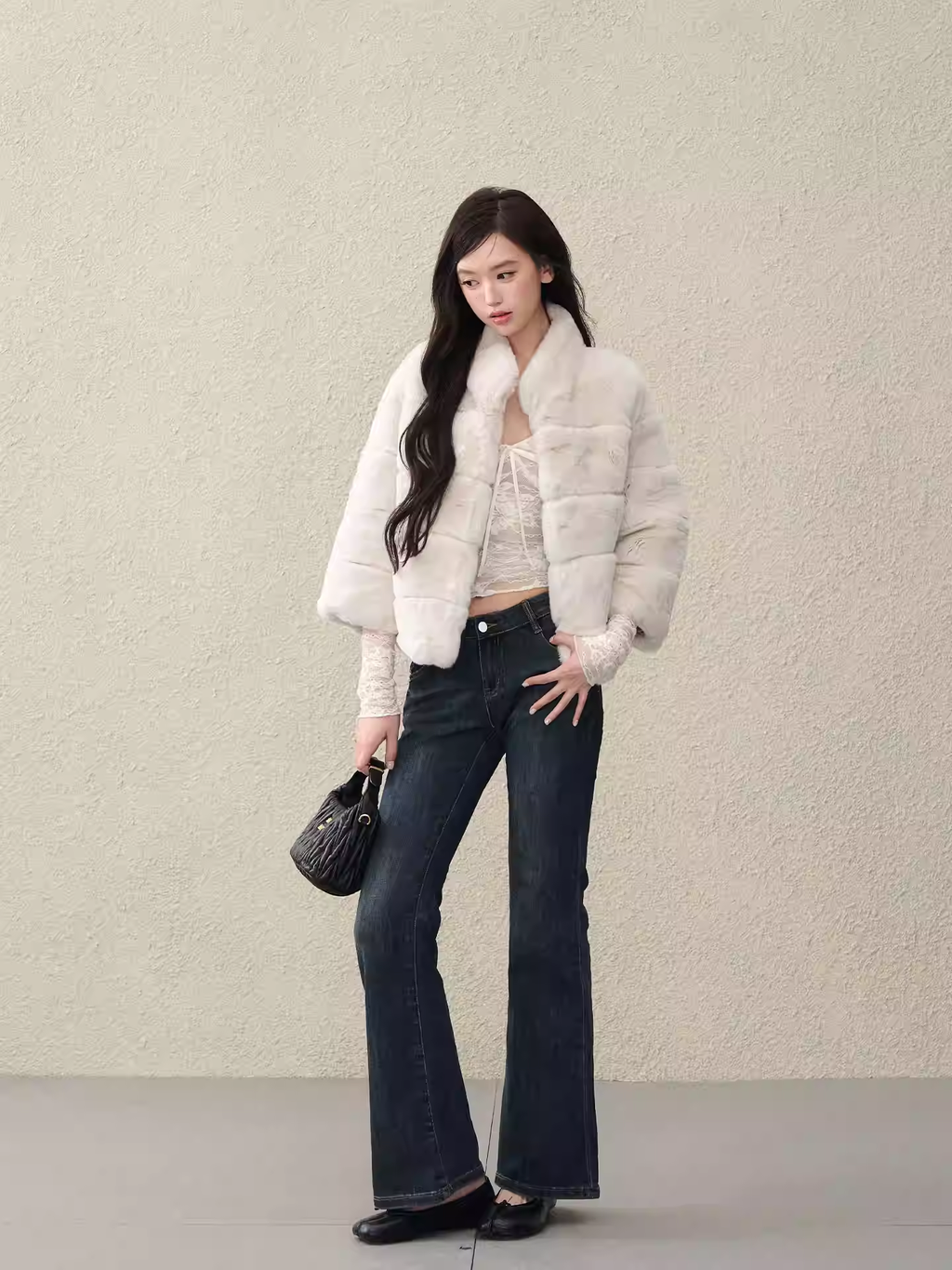 OIOIESSE Versatile low-waist jeans for women, slim fit, helps elongate legs, suitable for early spring.