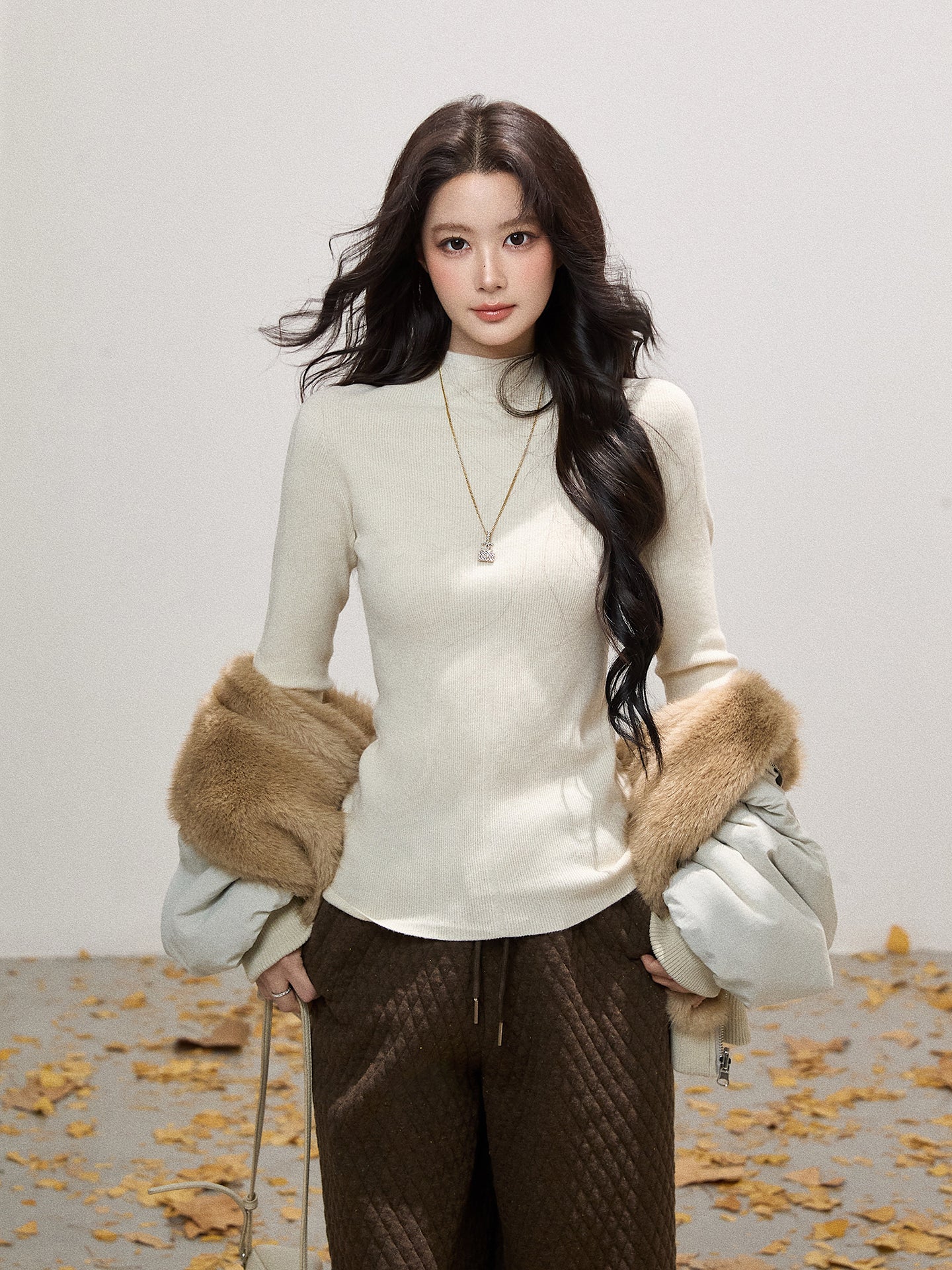 THEROUS Skin-colored knitted sweater, high neck, slim fit, a simple winter lining in Korean style.