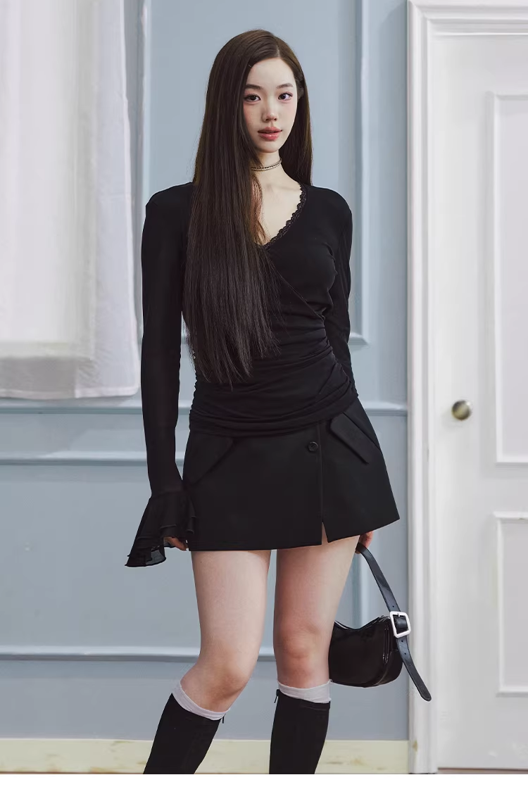 LaluneDuCiel Light, soft, flared long-sleeved T-shirt, V-neck, light chiffon material, for women, perfect for spring.