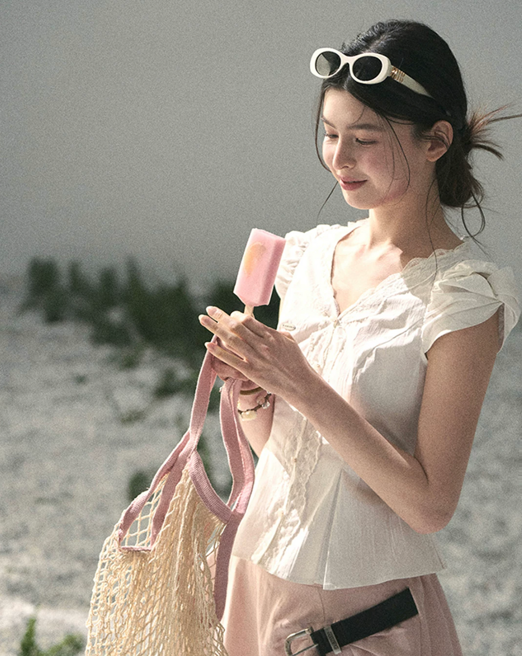 AOMALM "Untouchable White" French lace V-neck white shirt for women, short puff sleeves, suitable for summer