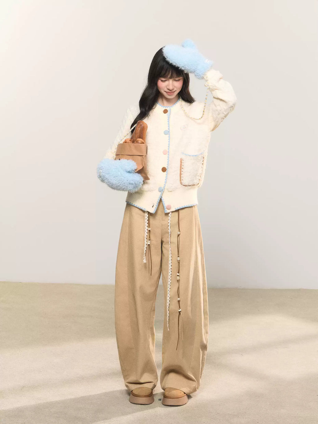 UMOUMO Retro style heart embroidered wide leg pants, cute and cool wide leg casual pants with one strap pocket.
