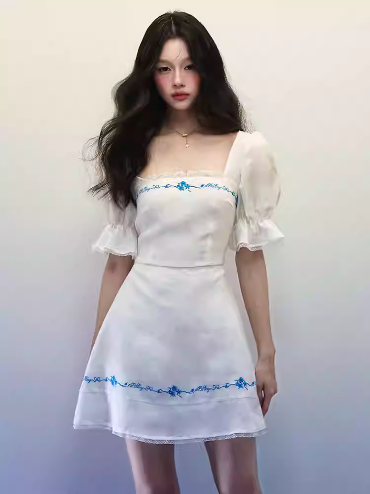 1PSTUDIO Women's white linen square-neck dress, spring/summer style; short-sleeved flared skirt in blue with embroidered pattern, body-hugging fit.
