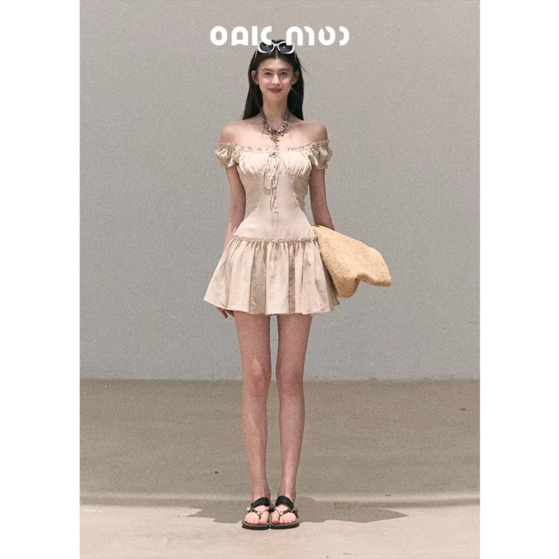 OAKMOO Bodycon off-the-shoulder mini dress made of lyocell linen fabric.
