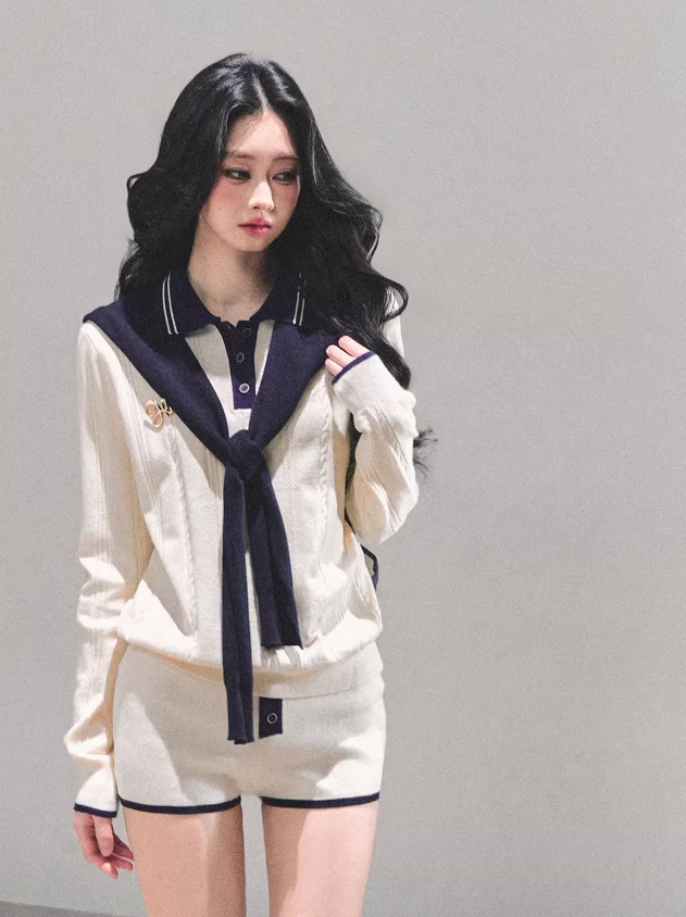 SHAOYEYAN AOMALM's "Morning Mist Monologue" knitted set for women is light and delicate, suitable for Autumn/Winter, and includes two pieces (top and shorts).