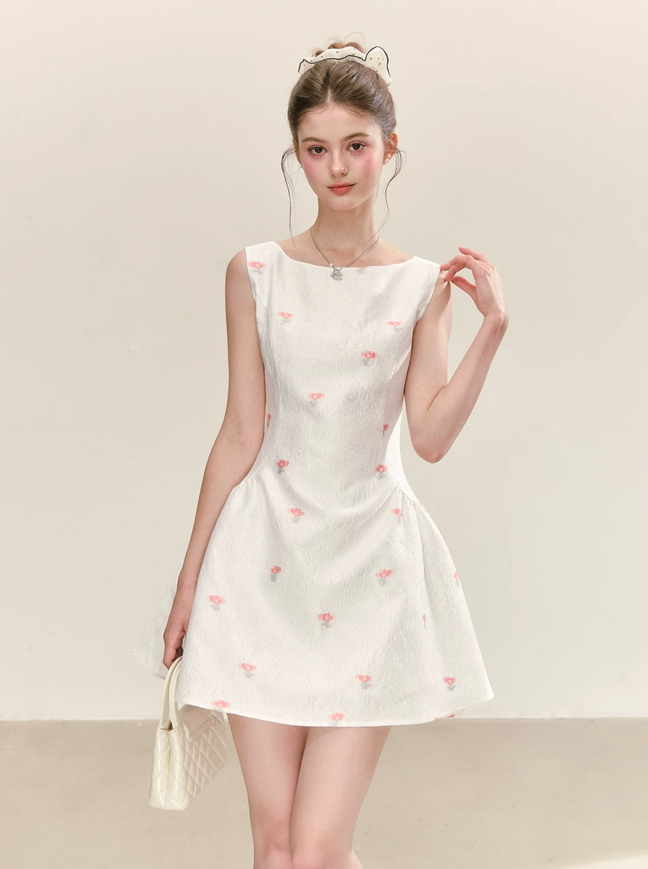 QDQD Sweet and cute floral print vest dress, new summer style, elegant sleeveless white dress shows the waist