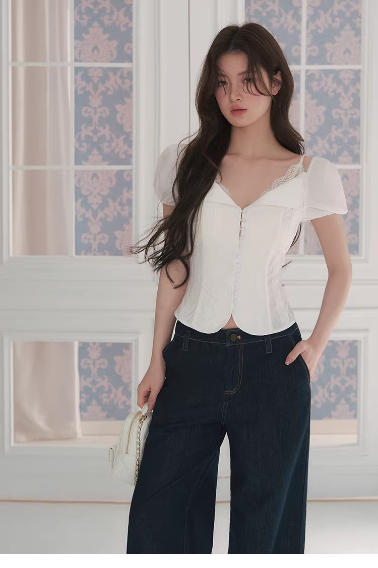 LaluneDuCiel V-neck, waist-hugging, puffy sleeves, thick lace top, worn by the main actress of a Taiwanese idol drama, sold 41 units.