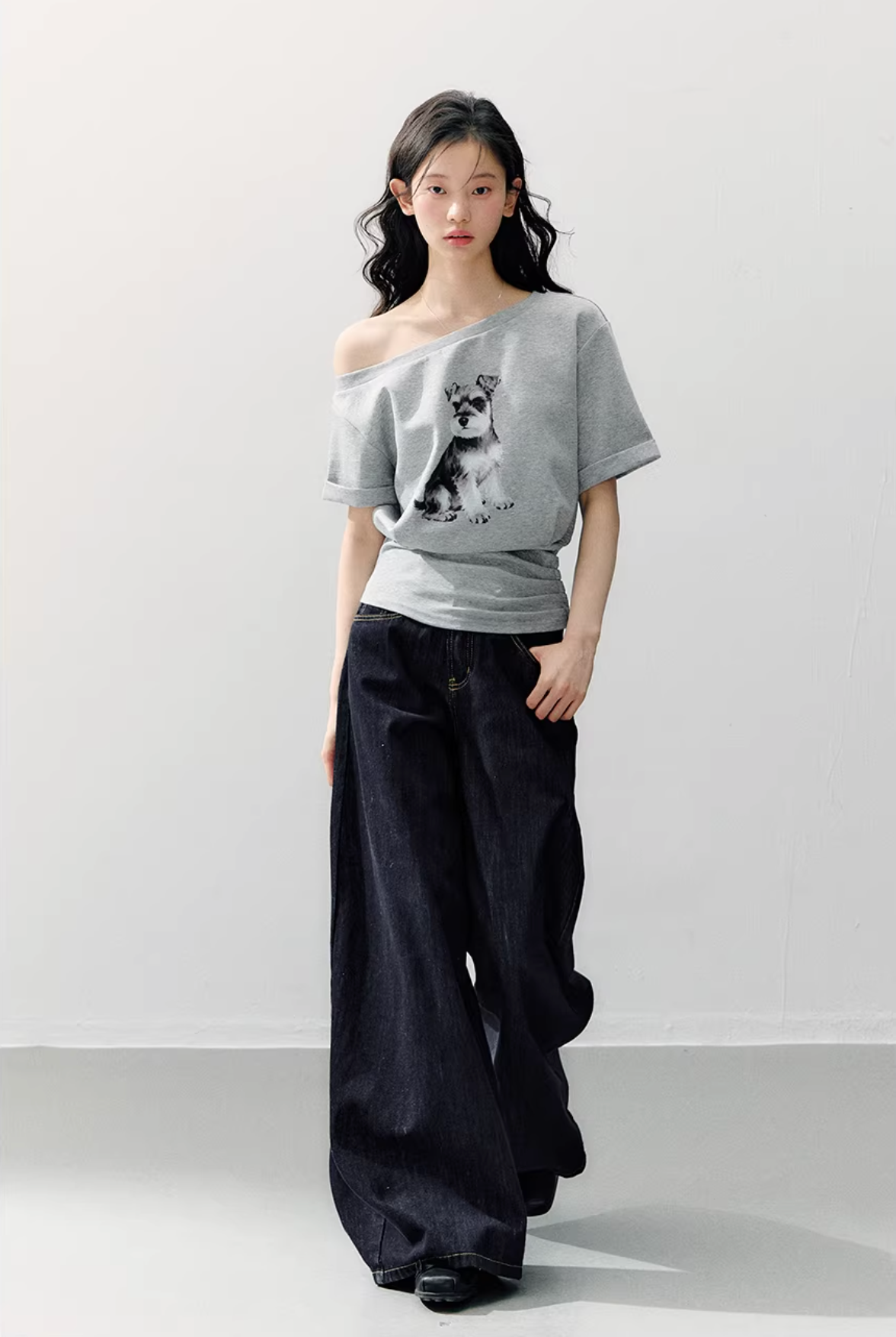 ANNATTO Lazy gray puppy print off-the-shoulder t-shirt + loose, wide-leg jeans