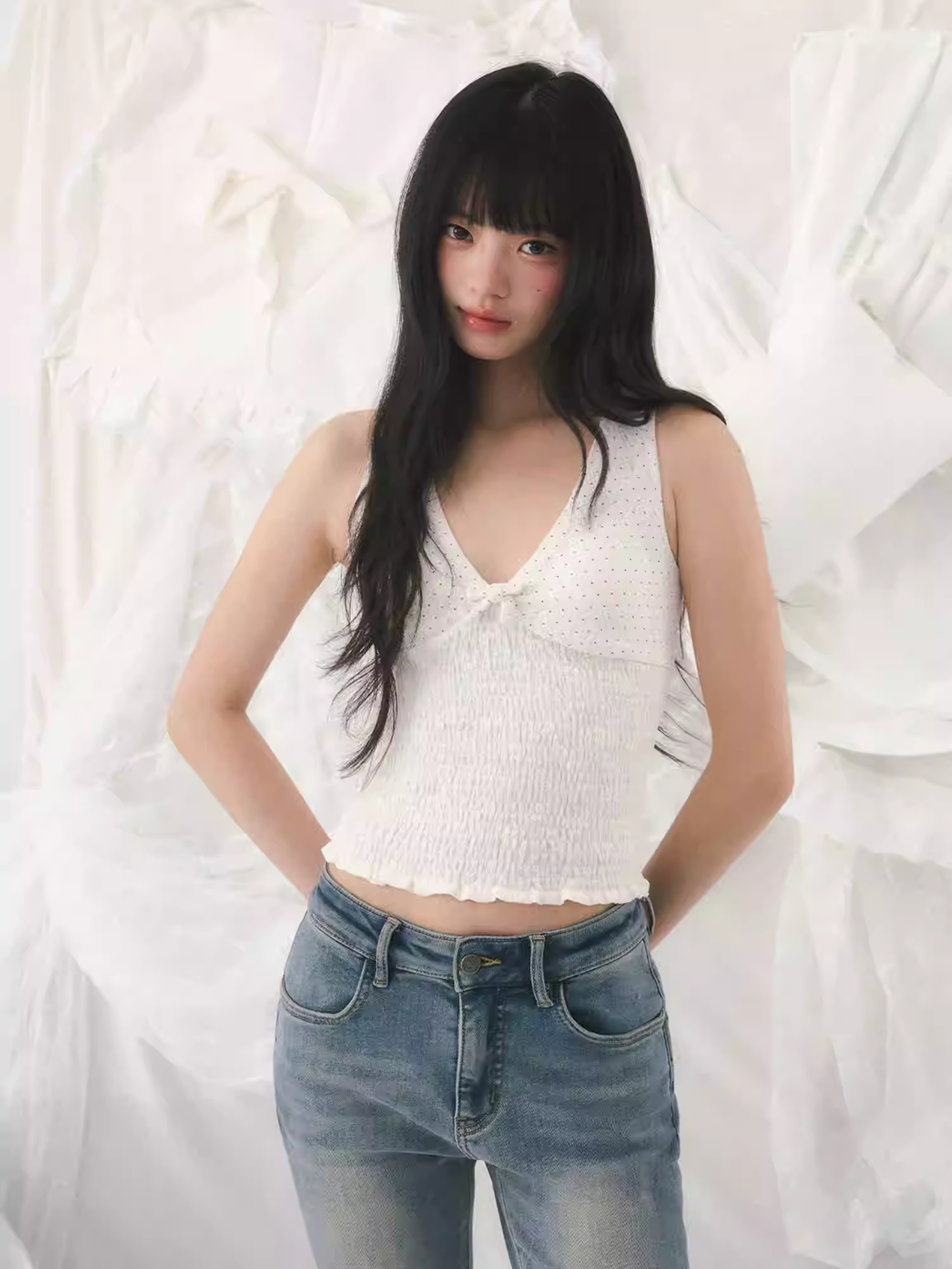 WEEKENDHUB Korean-style bow tie V-neck polka dot tank top for women, stretchy, figure-hugging sleeveless top, suitable for layering in spring.